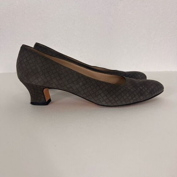 Salvadore Ferragamo Grey Suede Diamond Pattern Low Heels - Picture 4 of 11